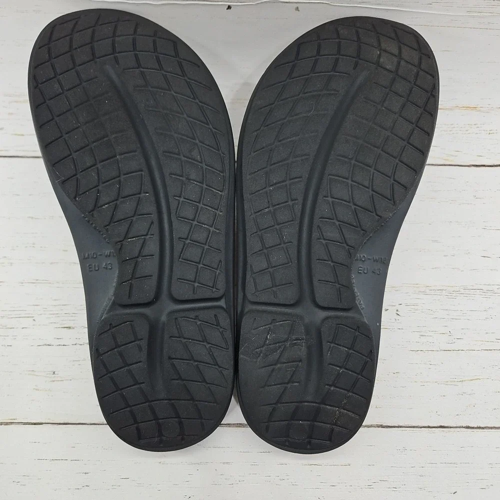 Oofos OOahh Mens Size 10 Black  Recovery Summer Slide Sandals Arch Support‎